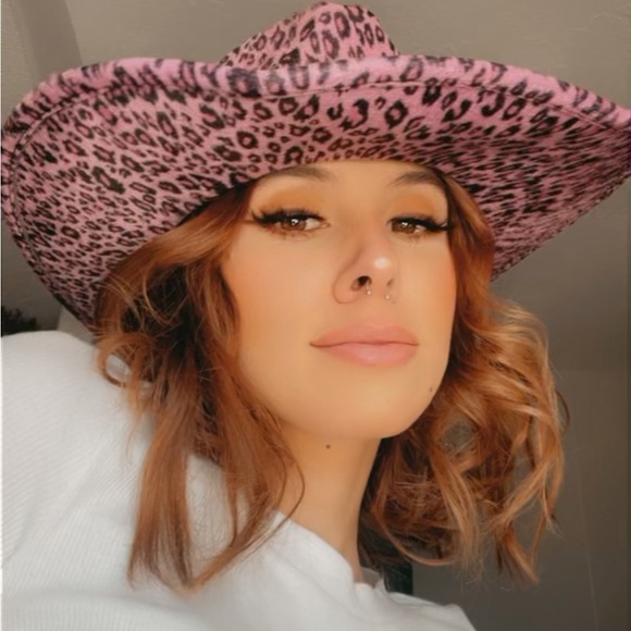 Meet your Posher, Alyssa - Picture 1 of 1